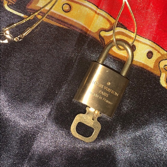 AUTHENTIC Louis Vuitton Lock and Key🔑🔐 Necklace - Picture 6 of 8